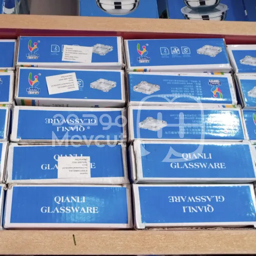 طفاية سجائر زجاجية مربعة الشكل