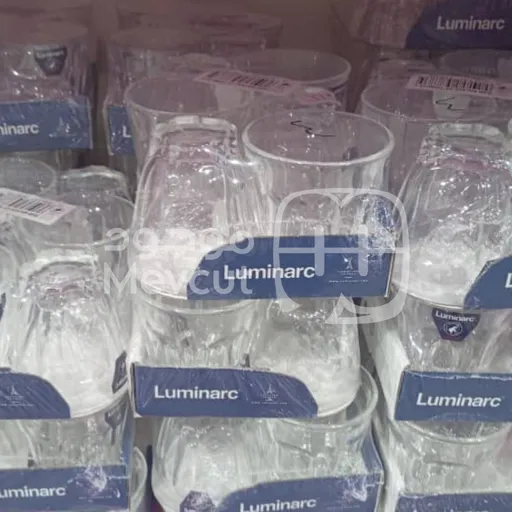 كاسات زجاجية شفافة بنقوش جانبية