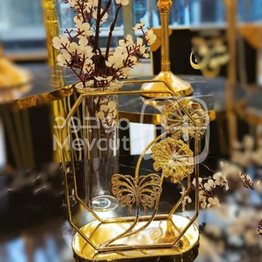 تحفة عصرية وأنيقة مصممة كـمزهرية