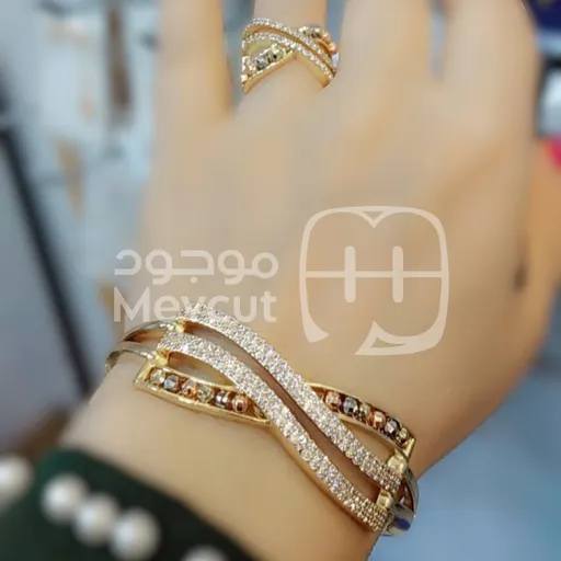 طقم مجوهرات يتكون من خاتم و إسوارة