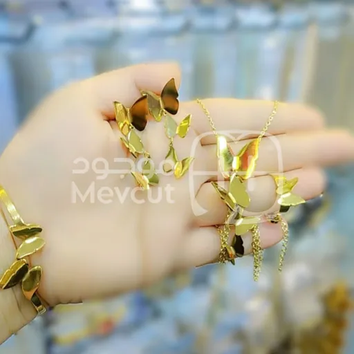 طقم مجوهرات نسائي بلون ذهبي بتصميم فراشات