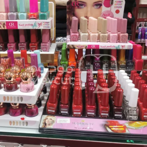 مناكير بالوان متعددة