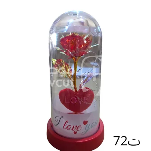 وردة حمراء ذهبية داخل قبة زجاجية جميلة