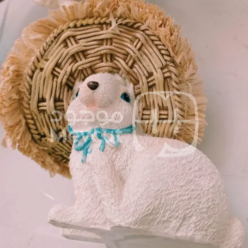 ديكور حيوانات صغيرة بقبعة قش