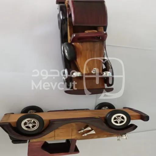 سيارة ديكورية (موديل خشبي)
