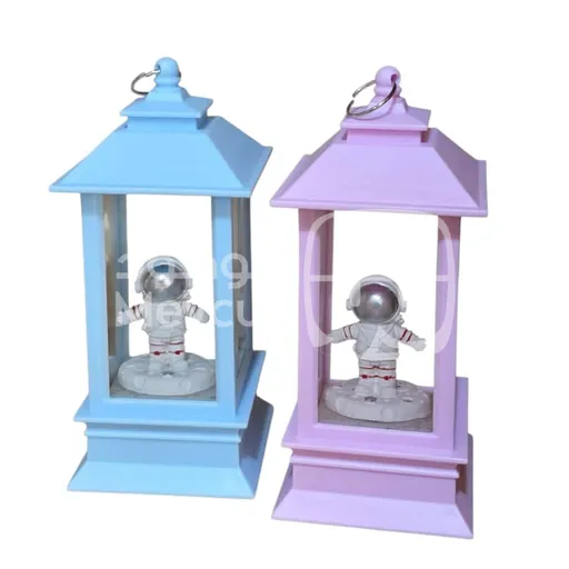 تصميم بشكل فانوس زخرفي مع قاعدة وأعلى هرمي