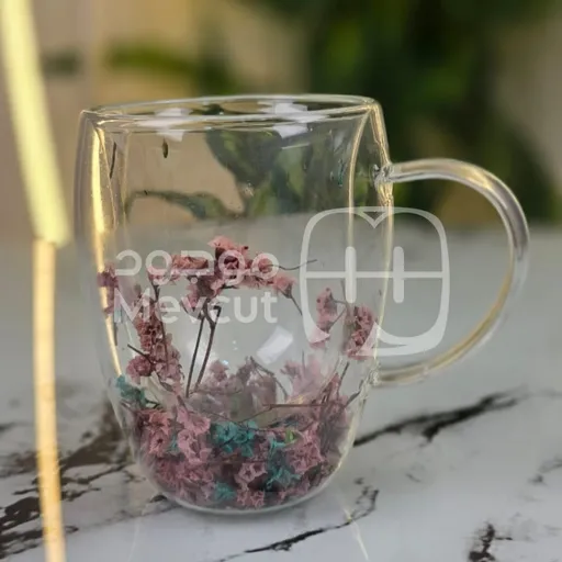 كوب زجاجي شفاف