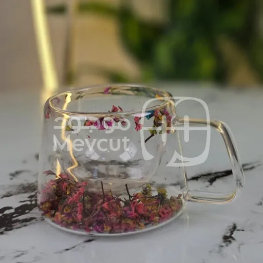 كوب زجاجي شفاف
