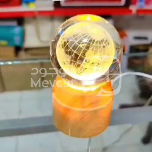 كرة كريستال مجسمة مضيئة (Glowing Crystal Ball)
