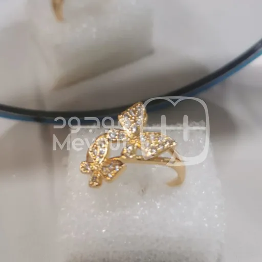 خاتم ذهبي لامع