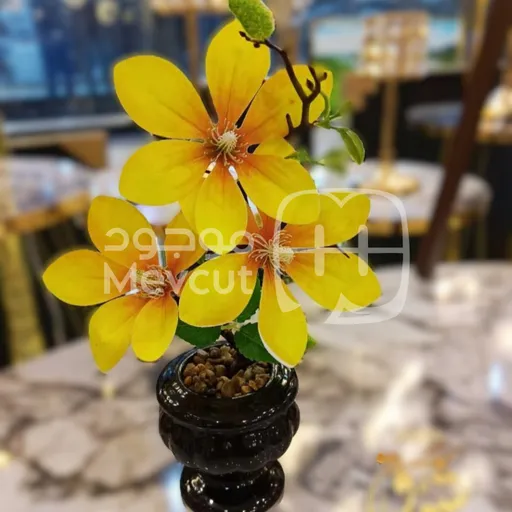 زهور اصطناعية صغيرة