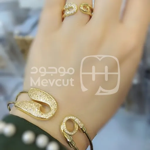 طقم مجوهرات يتكون من خاتم وأسوارة