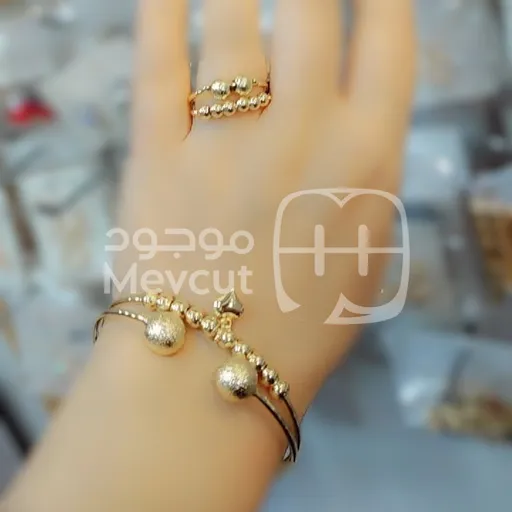 طقم مجوهرات يتكون من خاتم وإسوارة