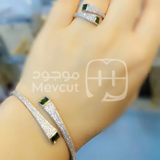 طقم مجوهرات يتكون من خاتم وأسوارة